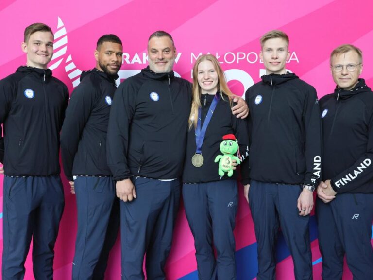 Mira mitali ja joukkue