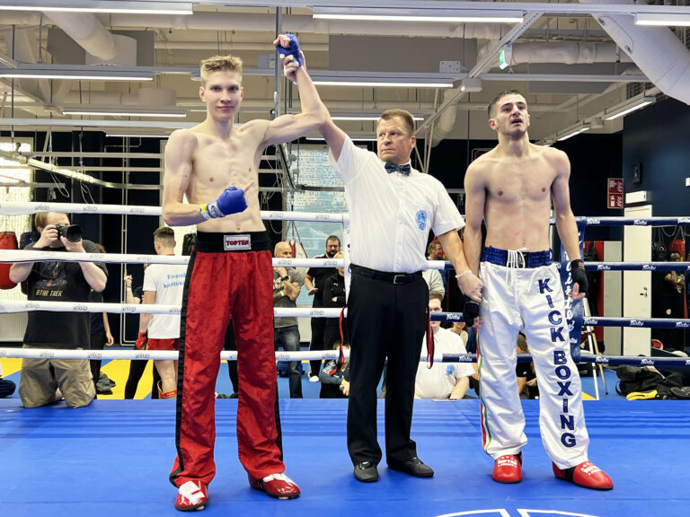 Espoo Open 3 pääottelussa Espoon Kehähaiden Tatu Maunu voitti Italian Alessandro Panzironin