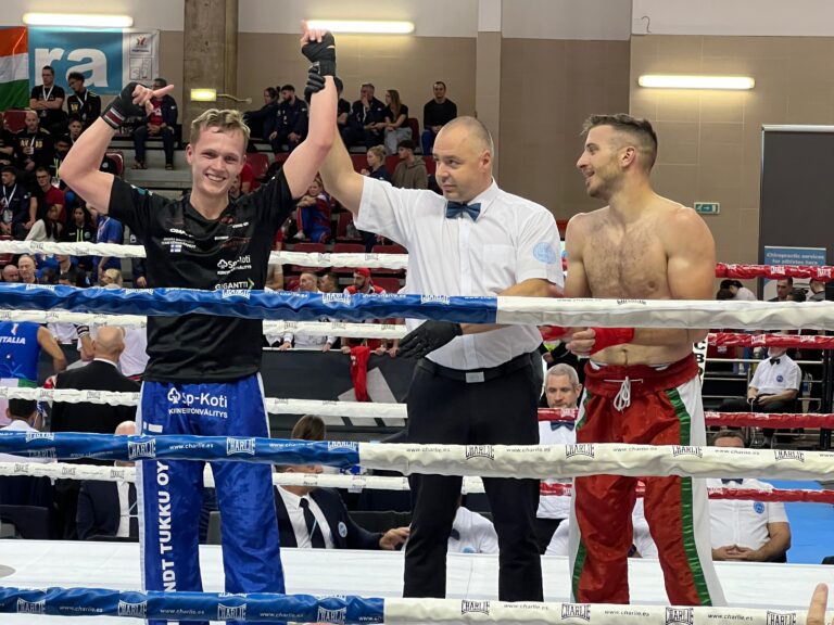 Akseli Saurama vs Sandor Bardos