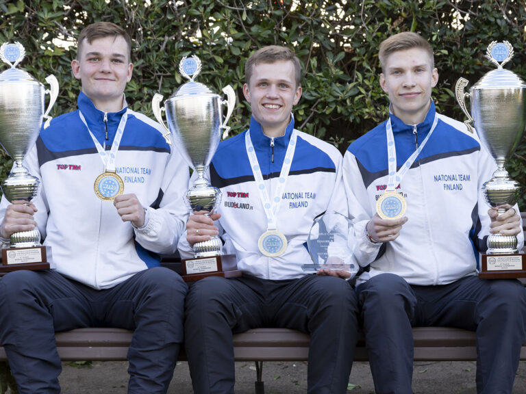 BJ7I9646-kultamitalistit-2000a