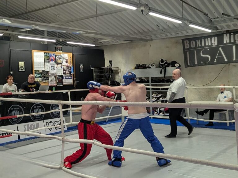 Jukka Nissinen pun Samuel Liettu sin ja tuomarina Teemu Tietäväinen